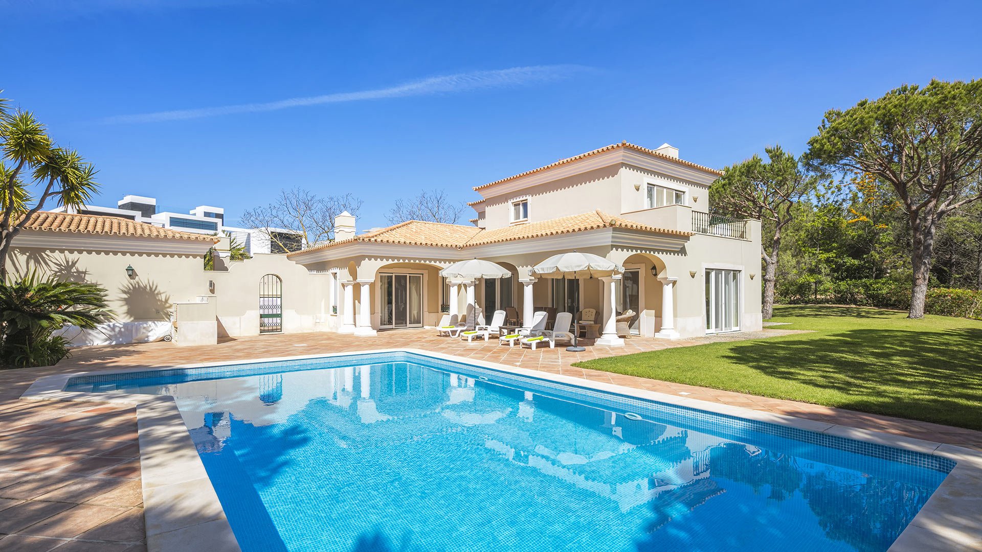Peach, luxury villa for rent in quinta do lago in algarve