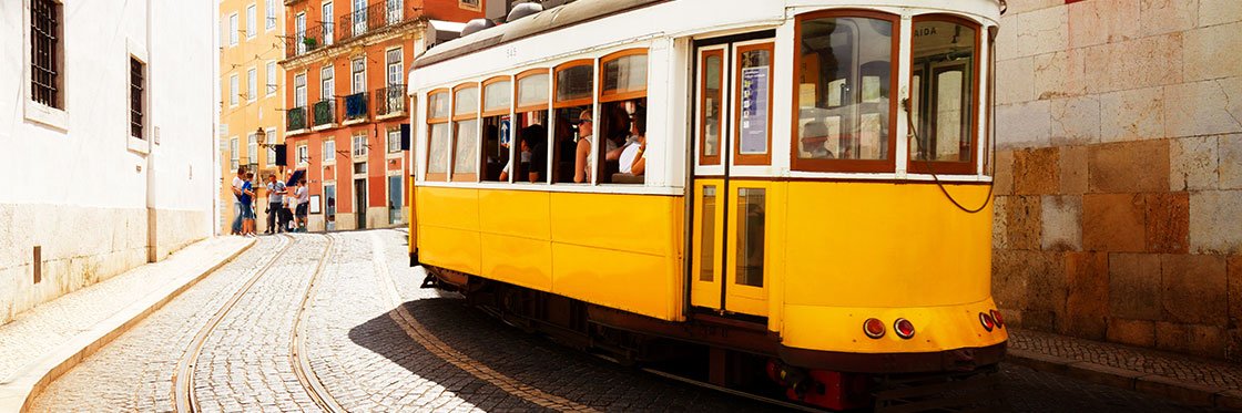 Visit tramway 28 Lisbon