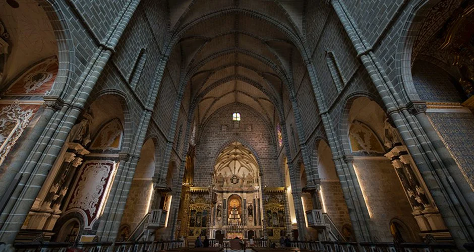 visit church of San Francisco in Porto