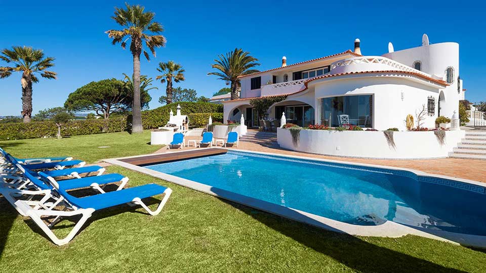 Isia, luxury villa for rent in Vale do Lobo in algarve