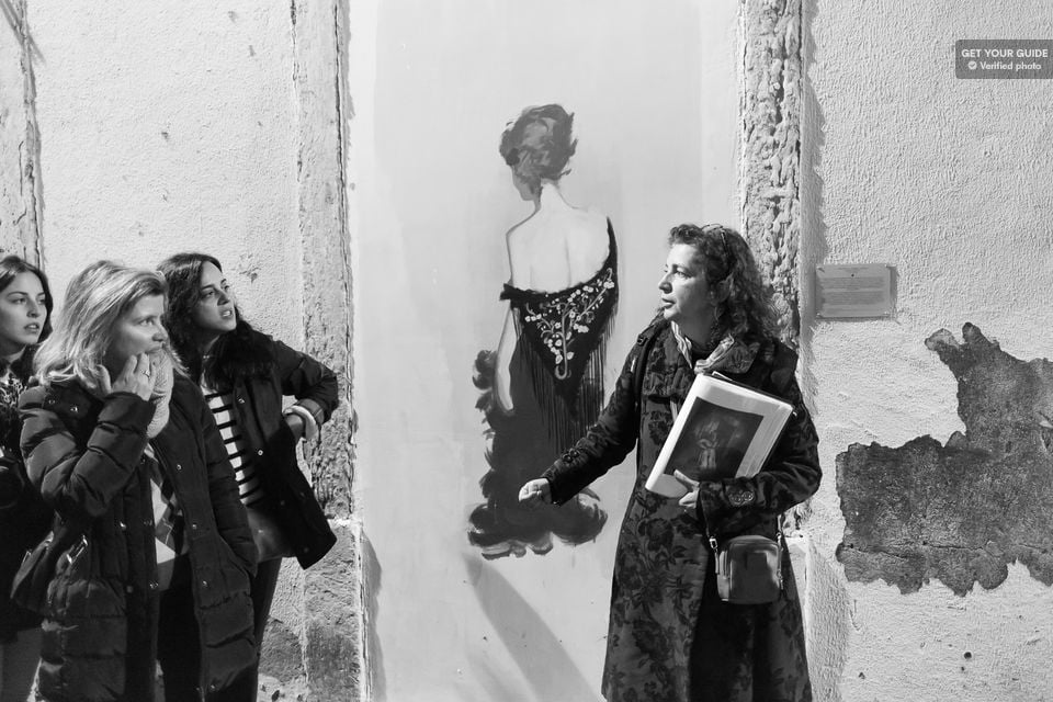 Guided walking tour in the fado's footsteps