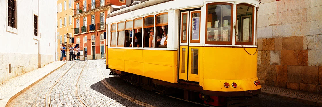 Visit tramway 28 Lisbon