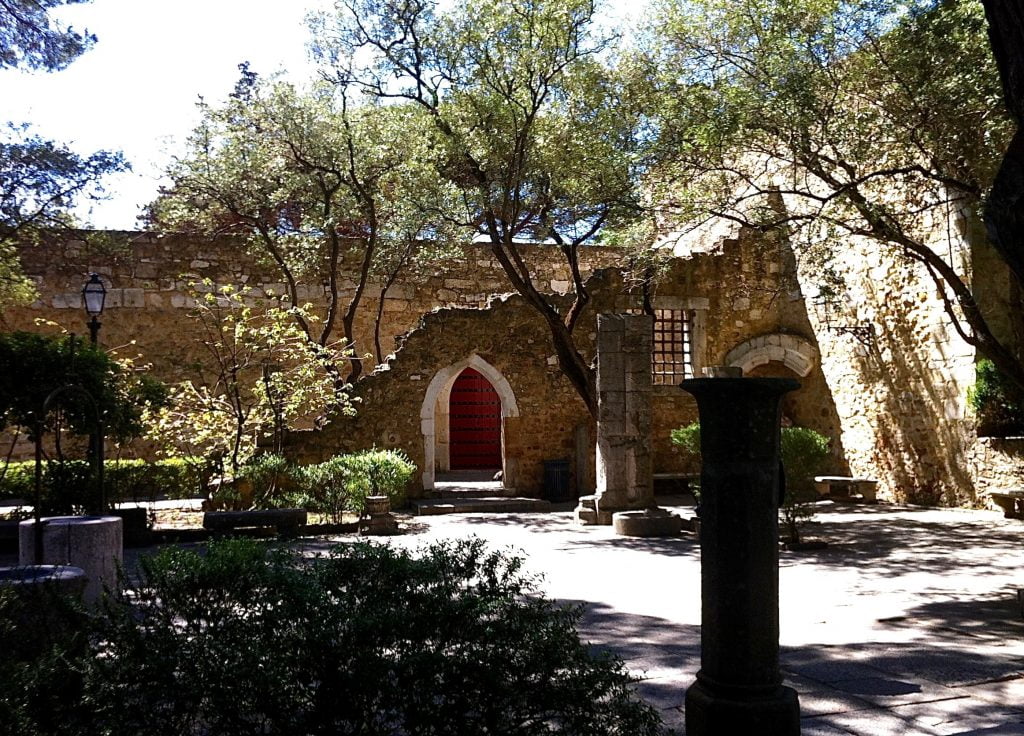 Outdoor castle sao jorges lisbon