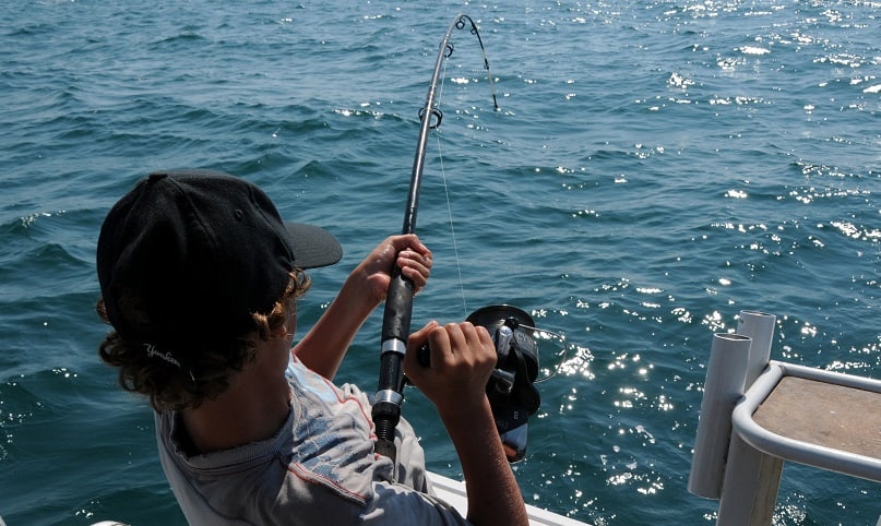 bateau de pêche en haute mer cascais